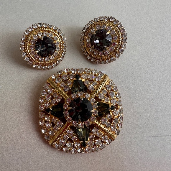 Hobe Brooch and Earrings - Picture 7 of 7